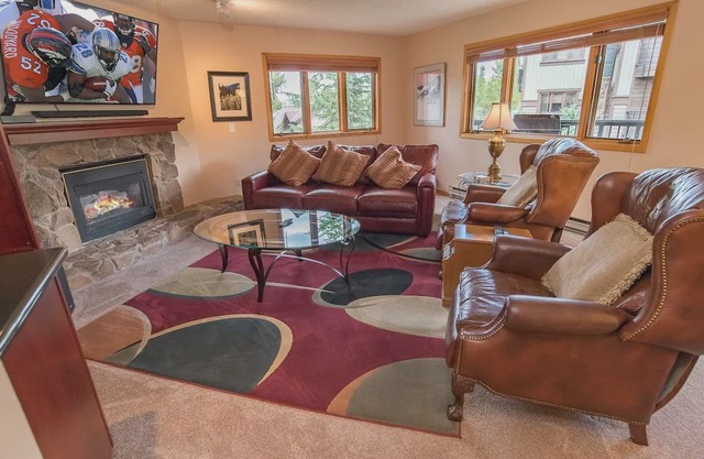 Woods Manor 202B Condo: Fantastic Breck Location!