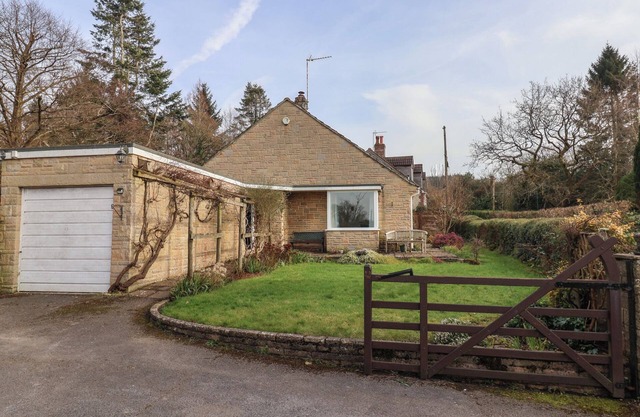 WOODSTOCK, pet friendly, with open fire in Chard