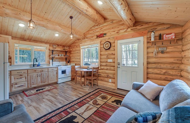 Woodsy Cabin Near Kenai River: Great for Anglers!