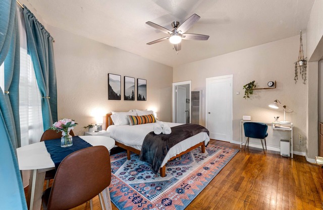 Work Play Stay - Downtown Sacramento Convention & Golden1 Center - Large Studio