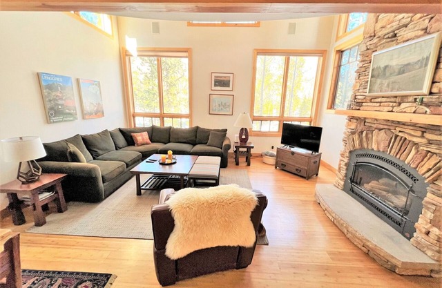 Wow Gourmet Kitchen Theater Rm Ensuite Bedrooms