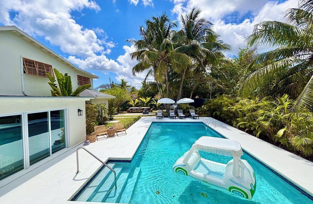 WOW STYLISH! Next2Bahamar: Pickleball & Lrg Prv Pool + Beachlife & Restaurants!