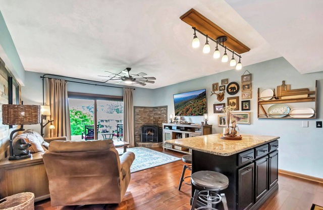 Wren 103 | Fireplace, Restaurant, Pool, Spa