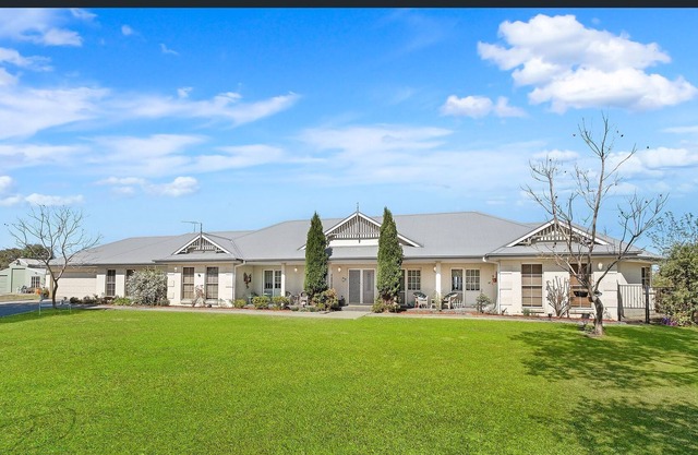 Wrightstar Country Estate - a farm with spectacular mountain views!