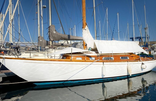 Yacht Classic Between sea and City