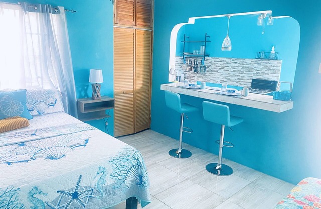 YanceyLargo Estate - Newly Built Modern 1 Bedroom Suite 1 Villa by RedAwning