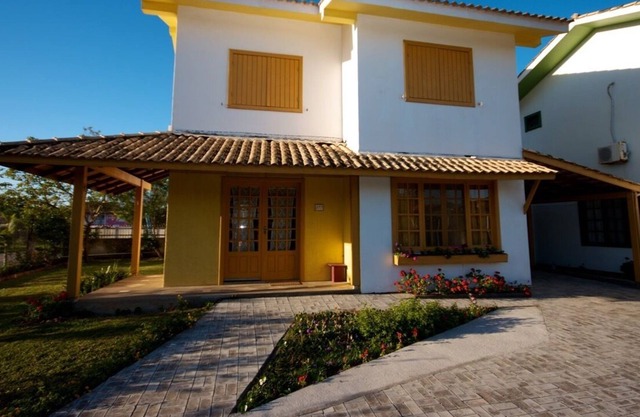Yellow House - 2 Suites in the Center