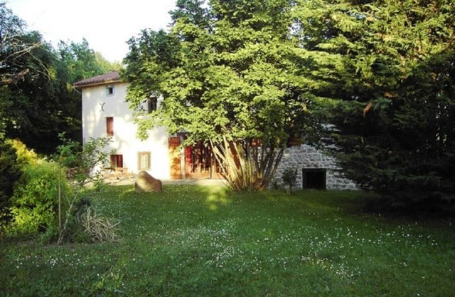 yellow room, Tuscany of Auvergne