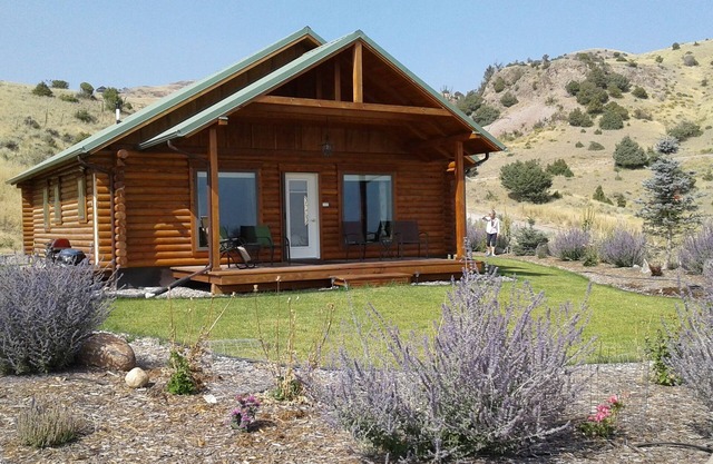 Yellowstone - Montana Cabin Retreat Sage Cabin - Beauty of Paradise Valley!