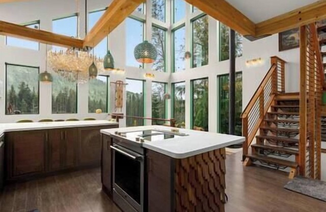 YETI Chalet - BRAND NEW Ski Mountain Vacation Rental Home