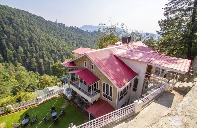 YOGA AND MEDITATION HIMALAYAN RETREAT