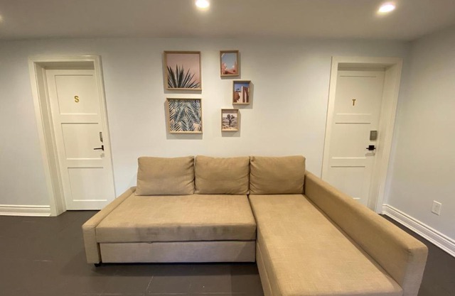 Yonge and Finch Subway !SS Spacious & Quiet Private Bdr with Shared Bathroom