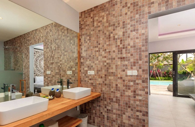 You will Love This Luxury 3 Bedroom Holiday Villa in Kerobokan with Private Pool, Villa Bali 2041