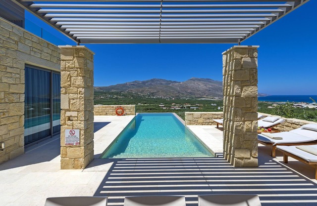 Youphoria Villa Oneiro cosy, fully private, infinity pool, spectacular sea view