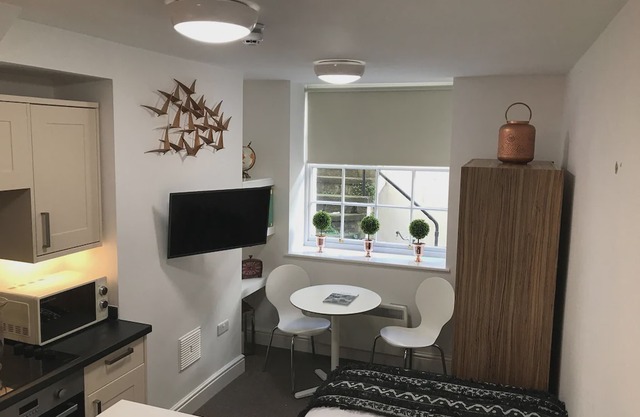 Your Apartment Berkeley Sq Pads #9