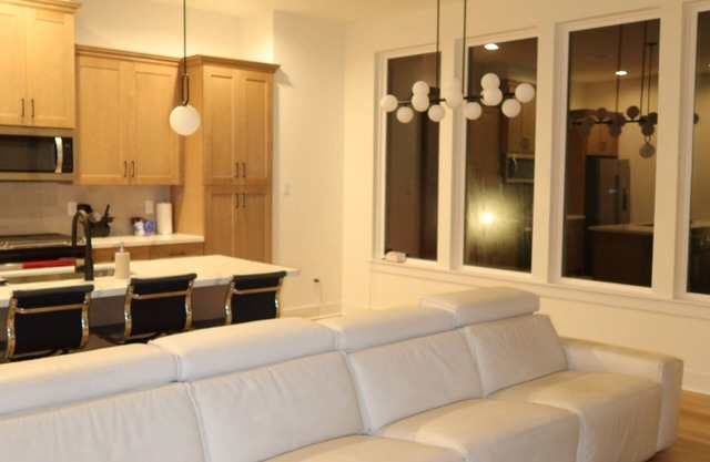 Your luxury home in Downtown Houston! 3 bedrooms, 3 in-suite bathrooms.