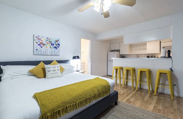 Your Montrose Studios! Sleeps 44/22BR/22BA/22PA