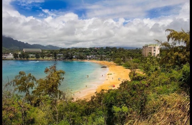 Your Next Getaway Starts Here! 2 Spacious Room w/ Private Balcony, Kitchen