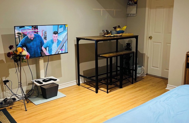 Your Own Suite-Moderncharm Hideaways Near Toronto Airport