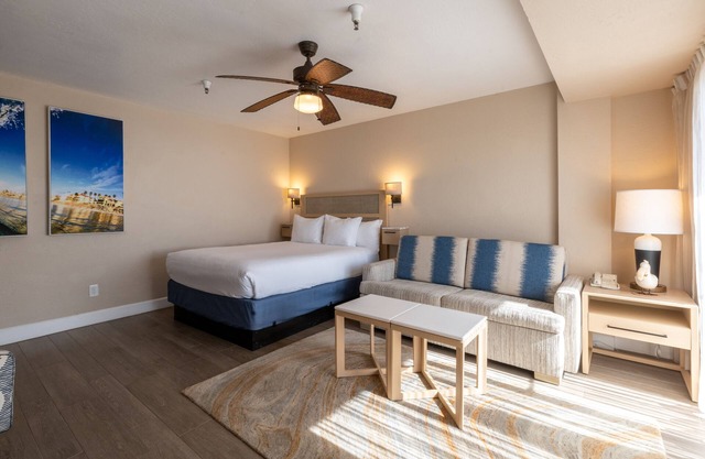 Your Relaxing Getaway Awaits! Beachfront, Parking, Near California Surf Museum!