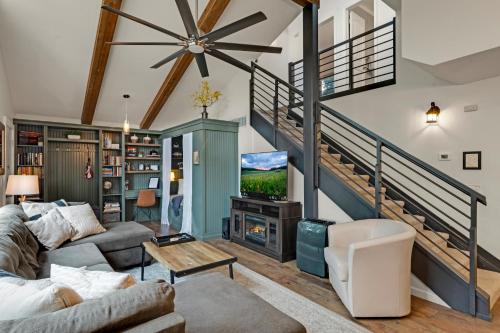Your Second Home @ Country Club Stunning Views Family-Friendly Outdoor Bliss