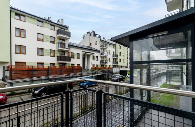 Złocień Paris Studio