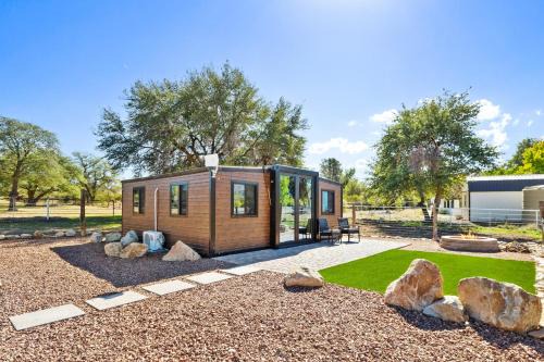 Zebra Ranch 2-br Tiny Home Mtn Viewtrailsbrbq