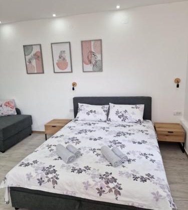 Zed Apartments