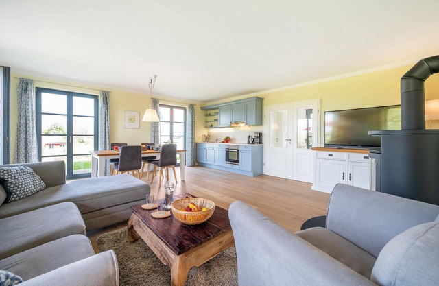 ZEESENBOOT | Thatched semi-detached house