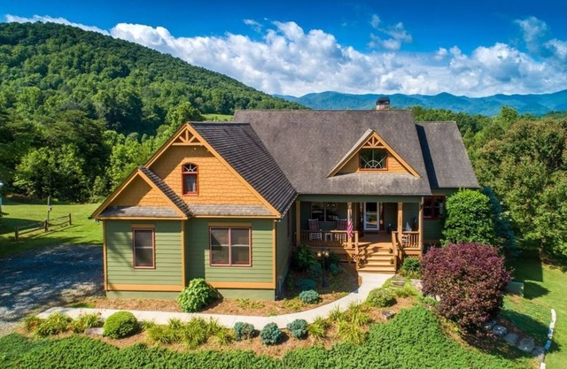 Zen Mountain - Spacious, Luxury Mountain Home with Stunning Views!