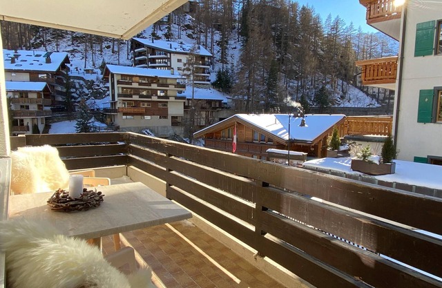 Zermatt Attila, Spacious Downtown Flat - Sleeps 7