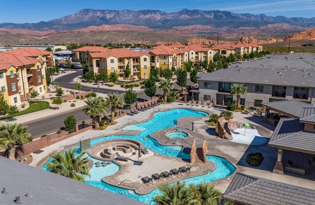 Zion Village Resort 2102| Community Pool, Ping Pong table, and near Zion National Park