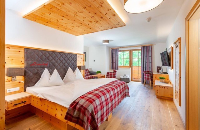 Zirben-suite, Bad & WC, Frühstück - Hotel Lindenhof