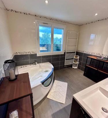 Bourg-les-Valence Apartment | Élégant et chaleureux