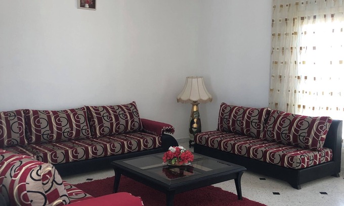 Sakiet Eddaier Apartment | Étage de Villa au Bord de la Mer