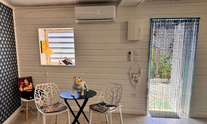 Bas du Fort Apartment | Évation Tropicale : Appartement Neuf Cosy à 100 Mètre de la Plage du Gosier