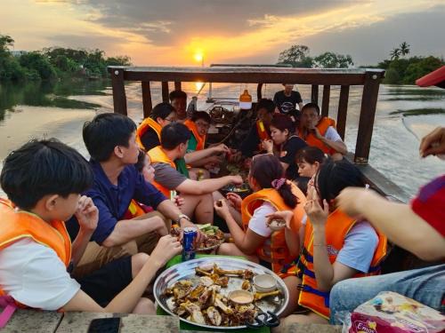 Tan Uyen Town Other | Điểm Hẹn restaurant, cắm trai, sở thú mini farm, câu cá giải trí