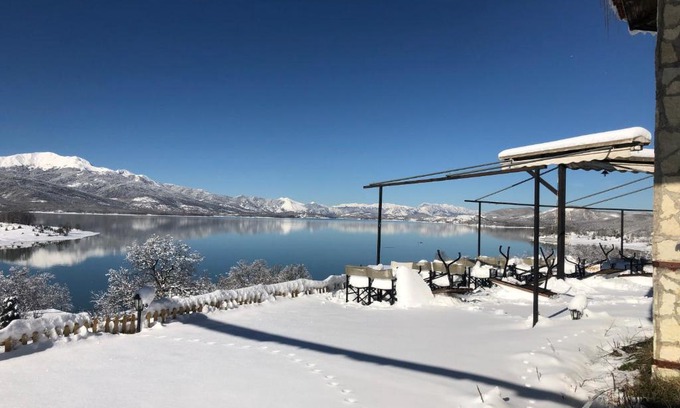 Lake Plastiras House | Ξενώνας Παρατηρητήριο Υπερώον