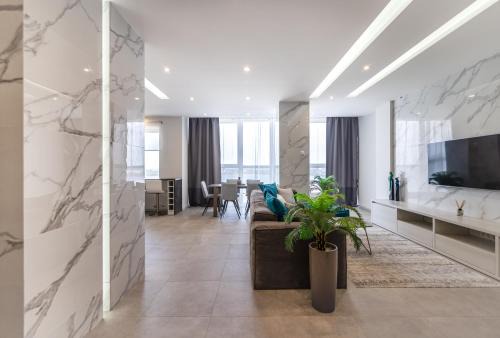 Dnipro Apartment | Апартаменты с двумя спальнями с завораживающим видом на Днепр возле Мост Сити