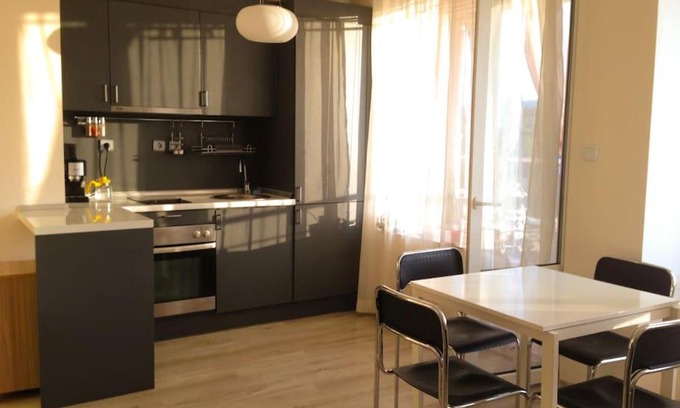 Sofia Apartment | Апартамент до парк и метро
