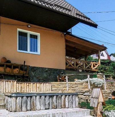 Kamenets-Podol'skiy House | Вулик будиночок з двома окремими номерами
