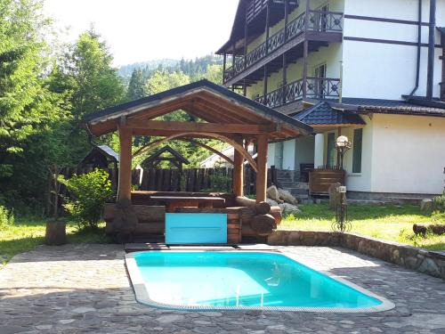 Mykulychyn Ski Chalet | Котедж RIVER HILL
