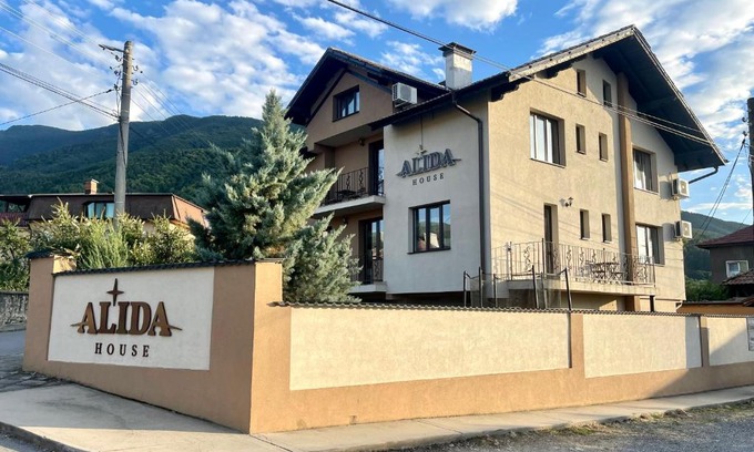 Sapareva Banya House | Къща за гости Алида