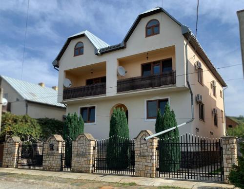 Berehove House | Приватний будинок