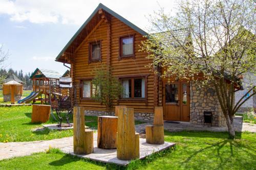 Bukovel House | Садиба У Василини та Романа