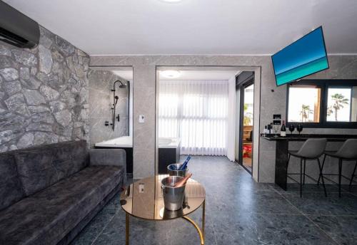 Haifa Apartment | מבנים בים 75-26 Suites at sea