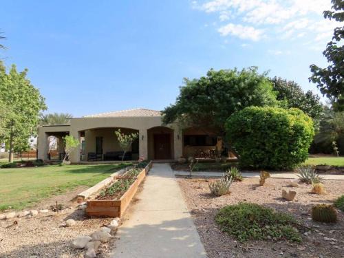 Idan Villa | סוף העולם שמאלה