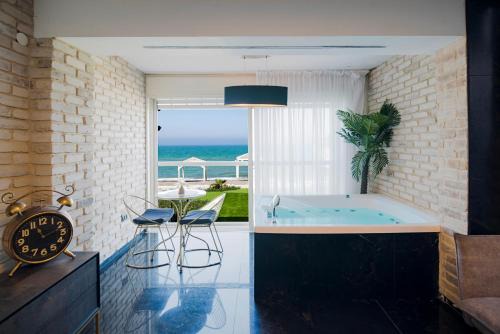 Haifa Apartment | שקיעה בים - דירות יוקרתיות מהממות עם ג'קוזי ונוף לים יש מקלט