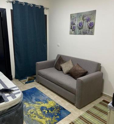 Borg el Arab Resort | شالية غرفة مكيفة وريسبشن للعائلات بقرية جراند هيلز الساحل الشمالي الاتصال قبل تأكيد الحجز E46 grand hills