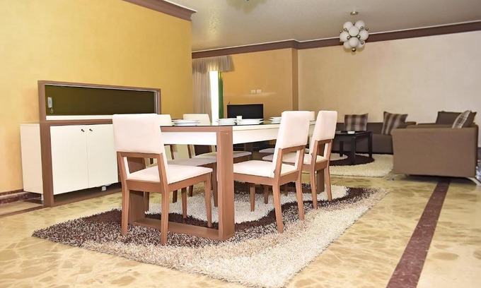Al Duqqi Apartment | شقه 15